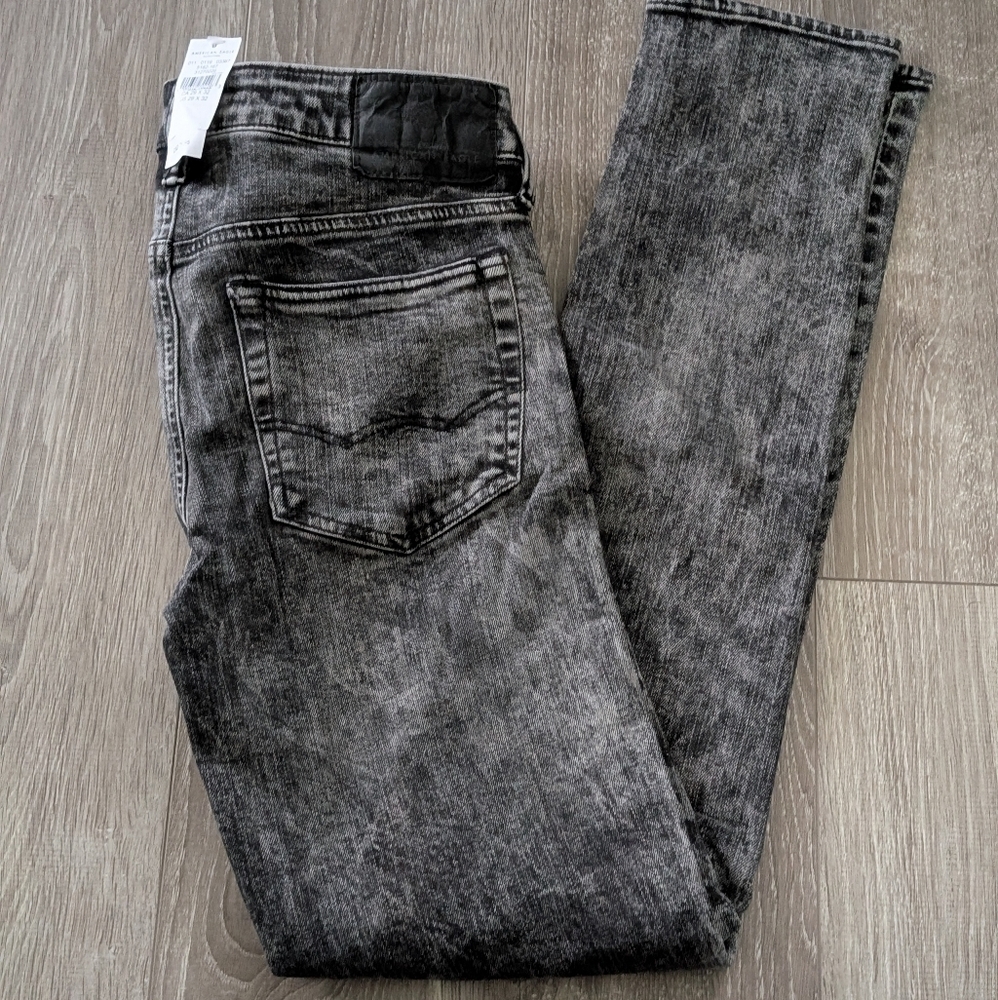 NWT American Eagle Woman's Skinny Black Acid Wash Distressed Jeans Size 29 x 32